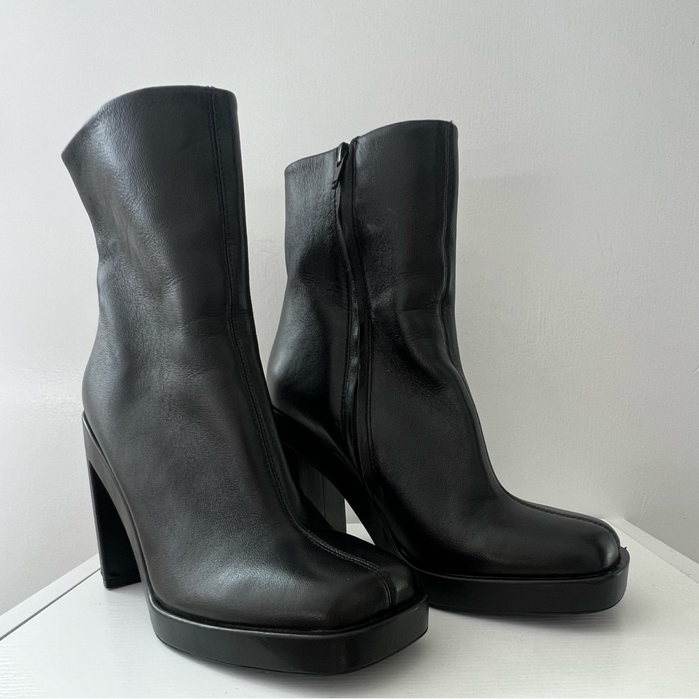 Zara - Size 9 (EU 40) Heeled Leather Bootie